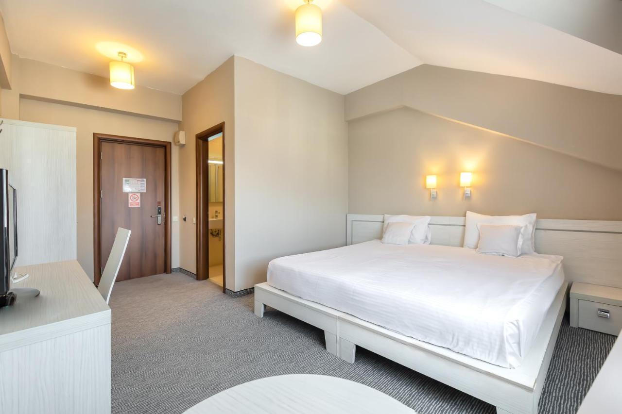 Alex&George Boutique Hotel クルージュ＝ナポカ エクステリア 写真