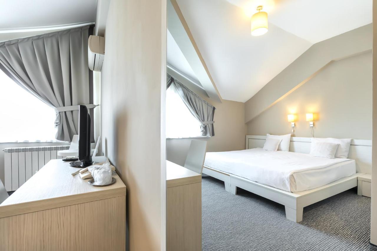 Alex&George Boutique Hotel クルージュ＝ナポカ エクステリア 写真