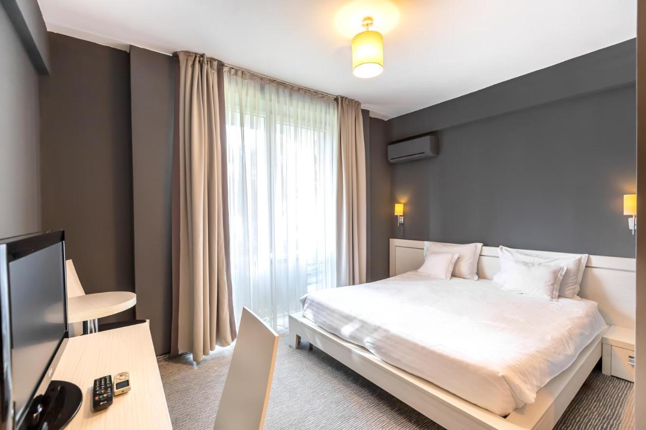 Alex&George Boutique Hotel クルージュ＝ナポカ エクステリア 写真