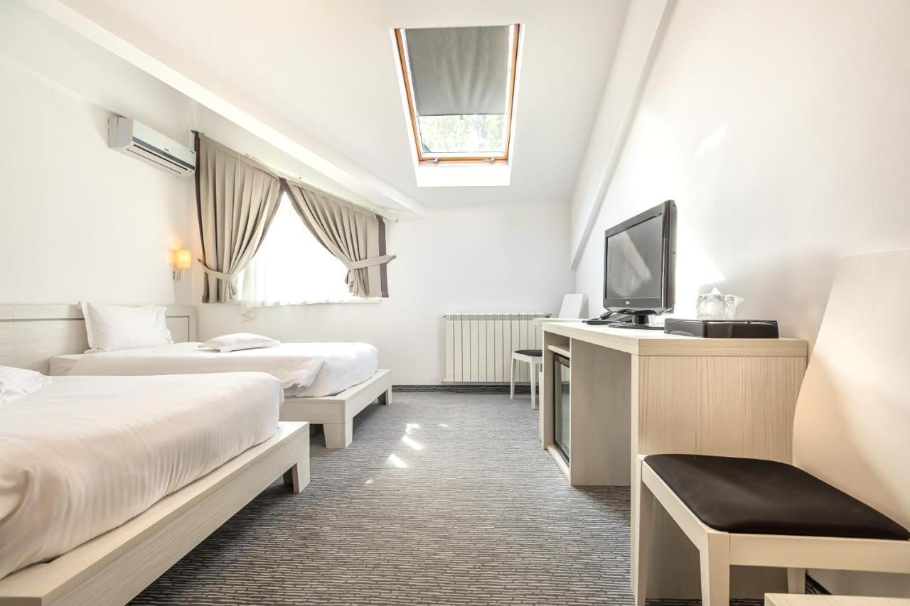 Alex&George Boutique Hotel クルージュ＝ナポカ エクステリア 写真