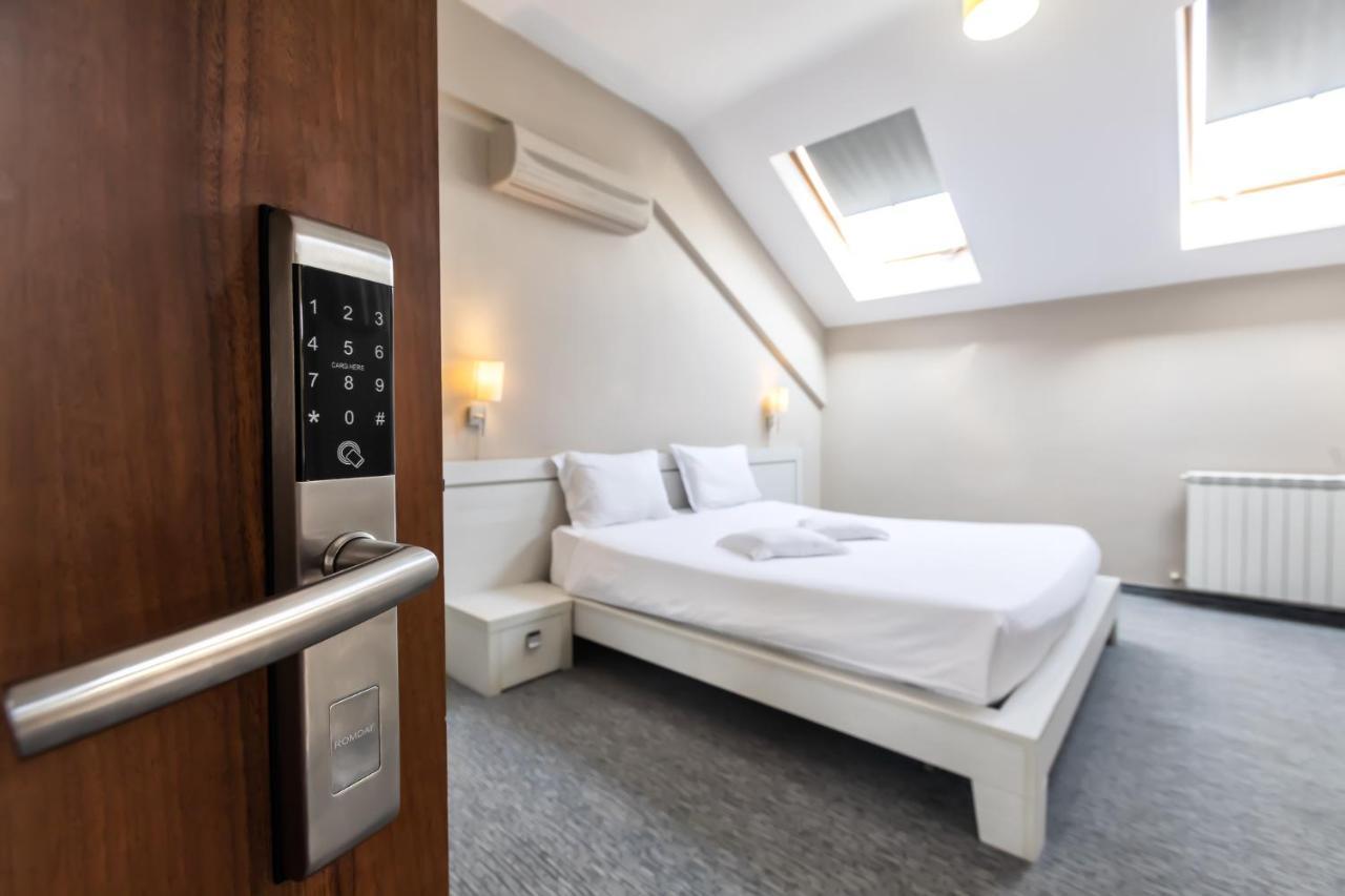 Alex&George Boutique Hotel クルージュ＝ナポカ エクステリア 写真