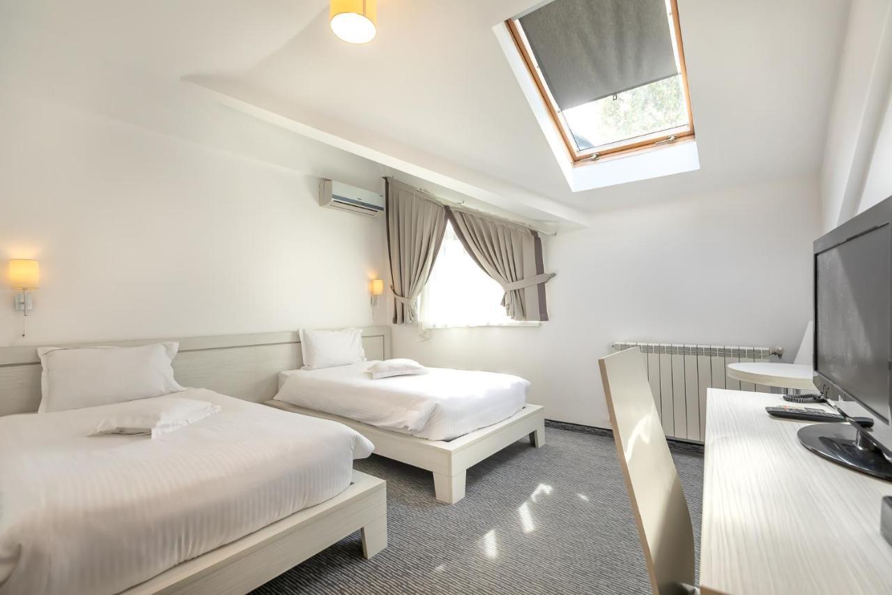 Alex&George Boutique Hotel クルージュ＝ナポカ エクステリア 写真