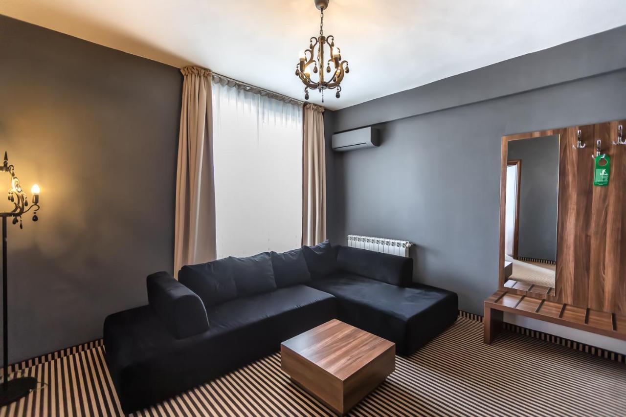 Alex&George Boutique Hotel クルージュ＝ナポカ エクステリア 写真