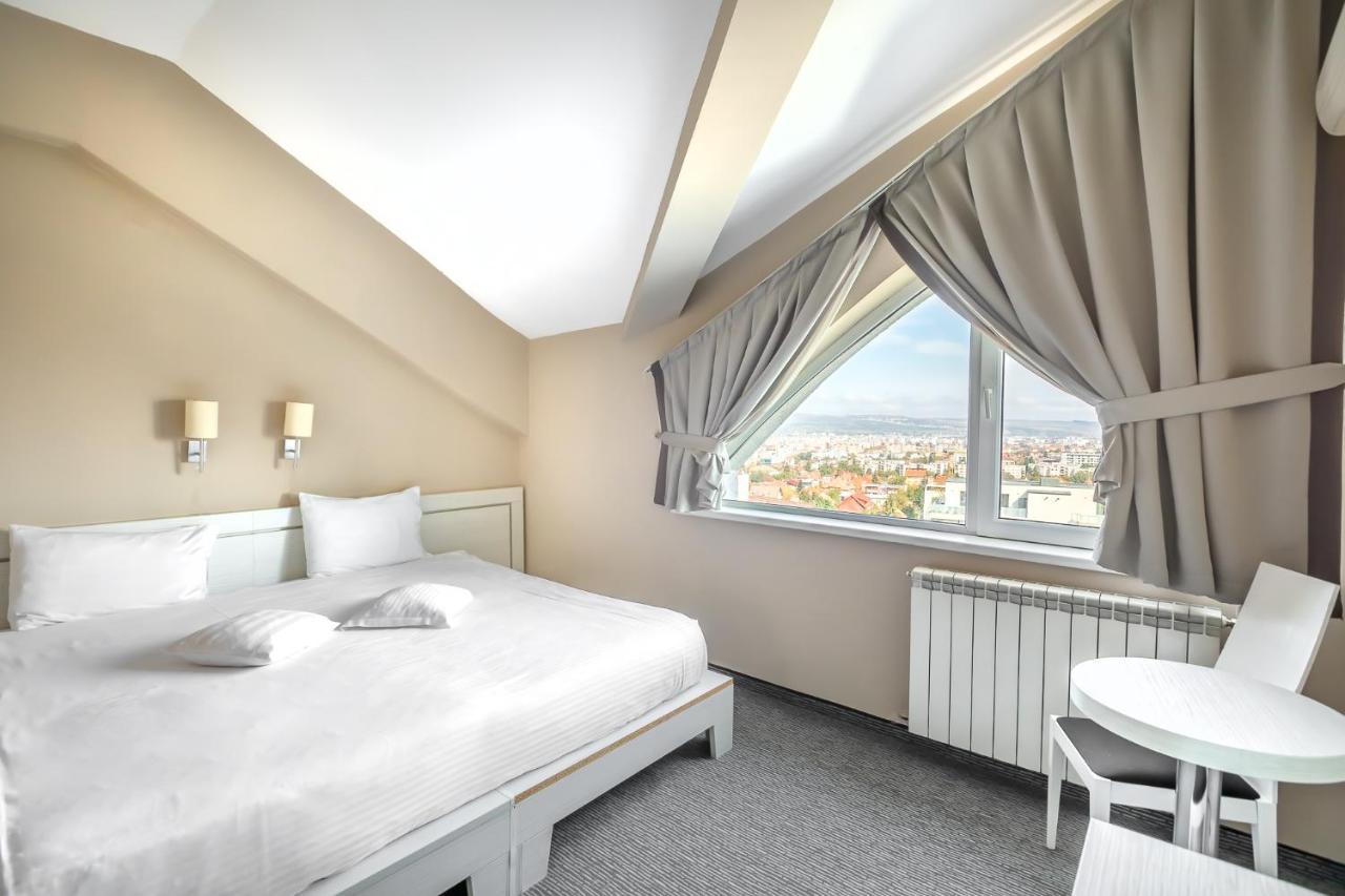 Alex&George Boutique Hotel クルージュ＝ナポカ エクステリア 写真