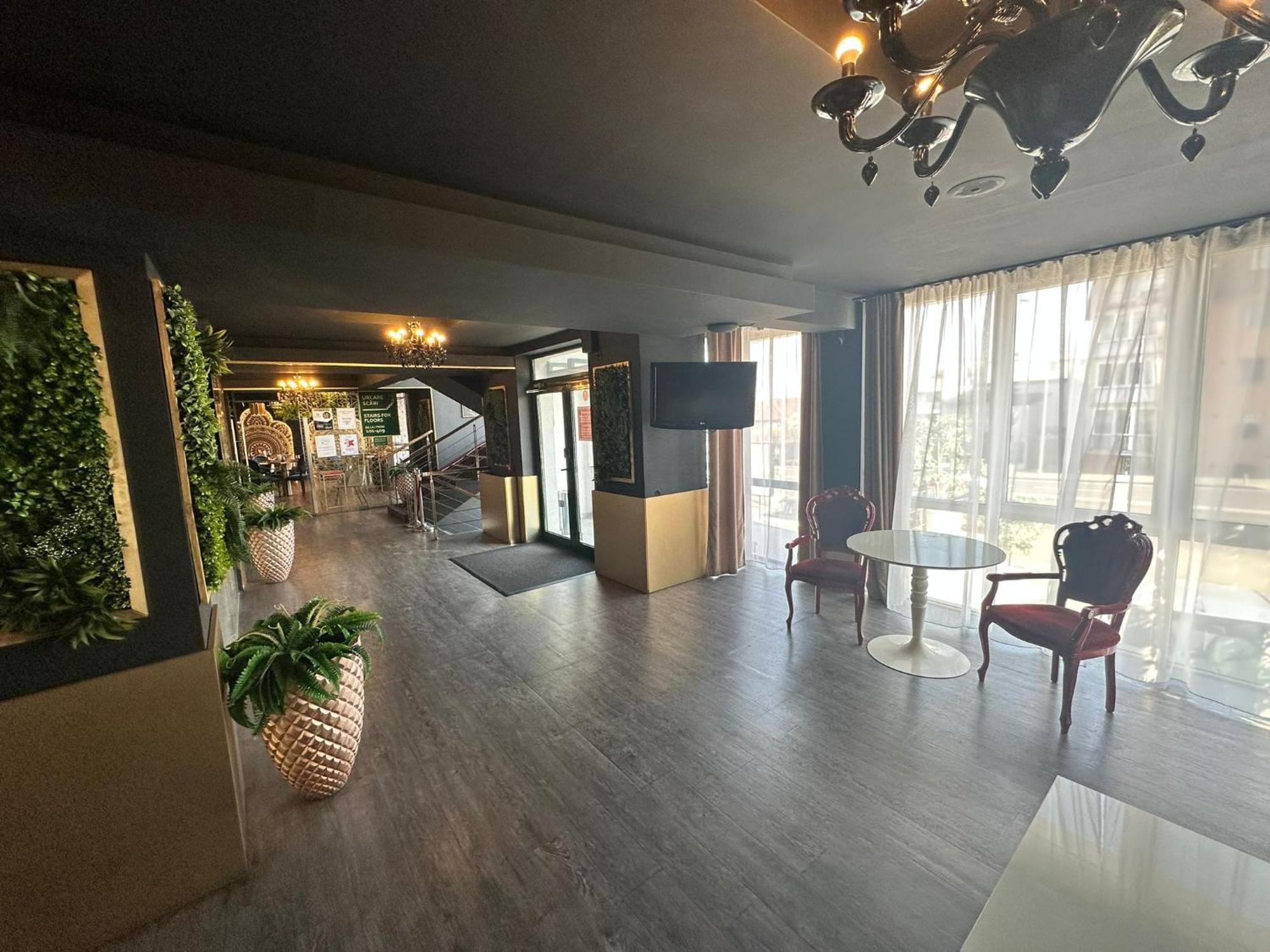 Alex&George Boutique Hotel クルージュ＝ナポカ エクステリア 写真