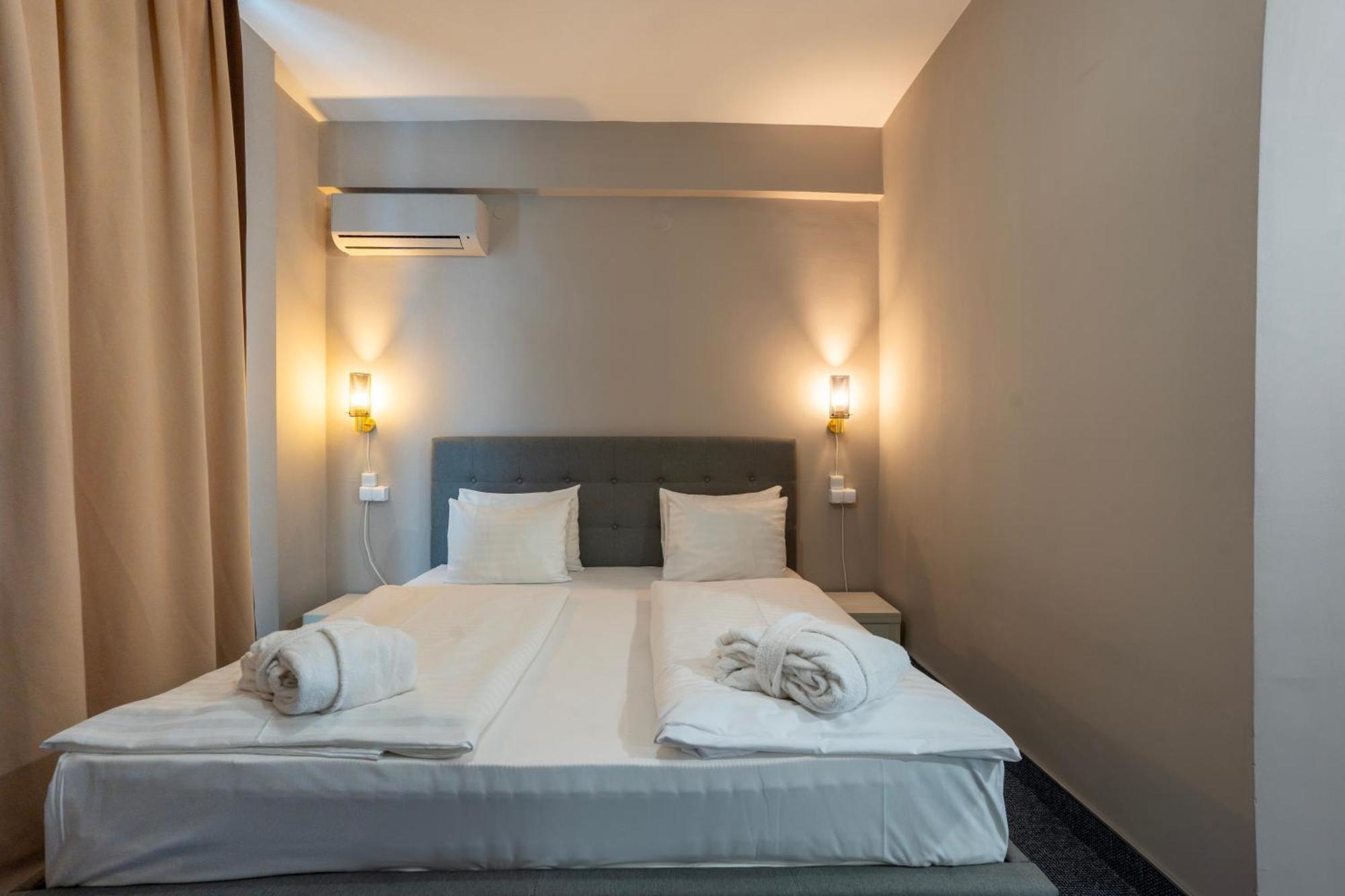 Alex&George Boutique Hotel クルージュ＝ナポカ エクステリア 写真