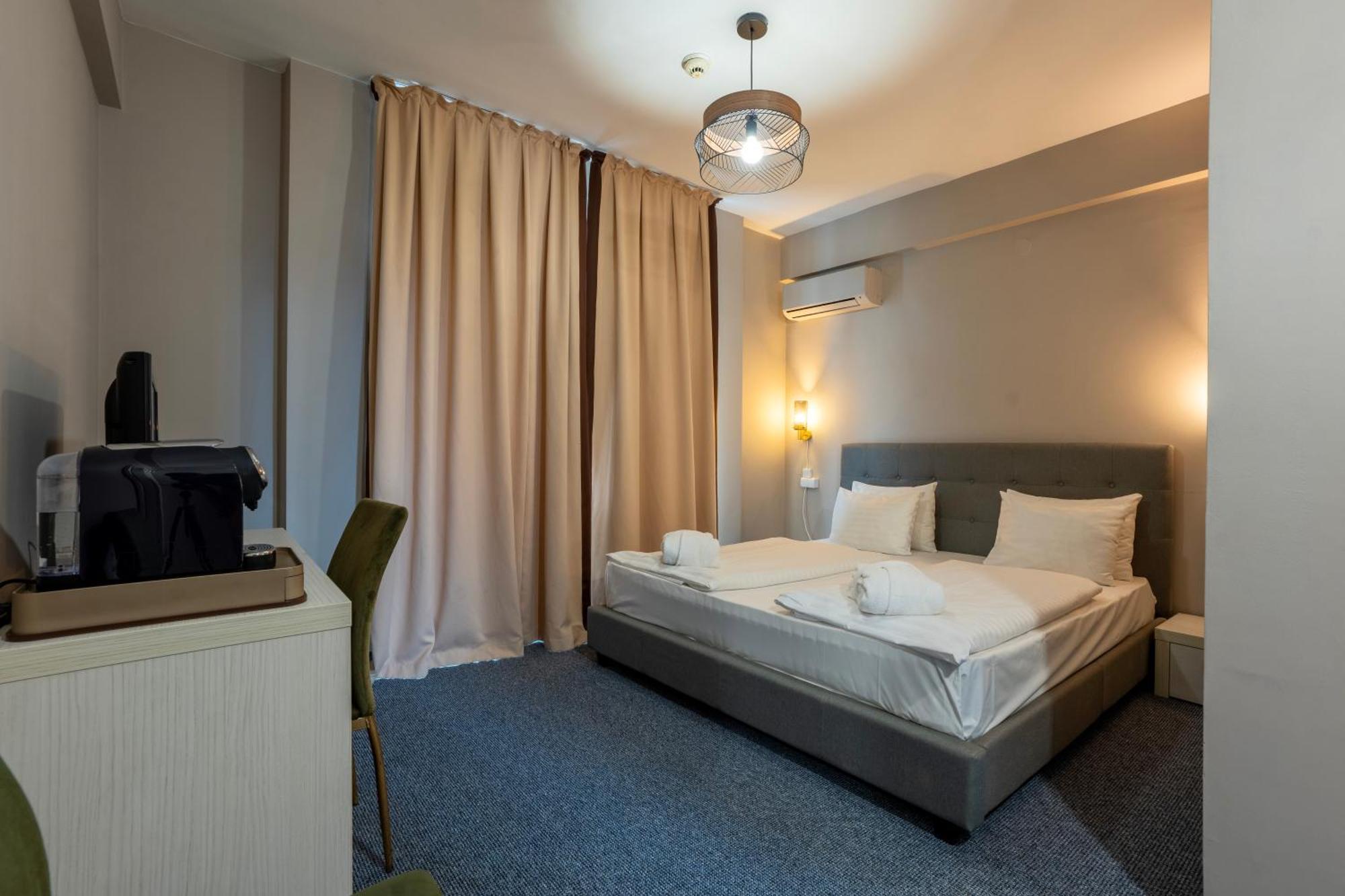 Alex&George Boutique Hotel クルージュ＝ナポカ エクステリア 写真