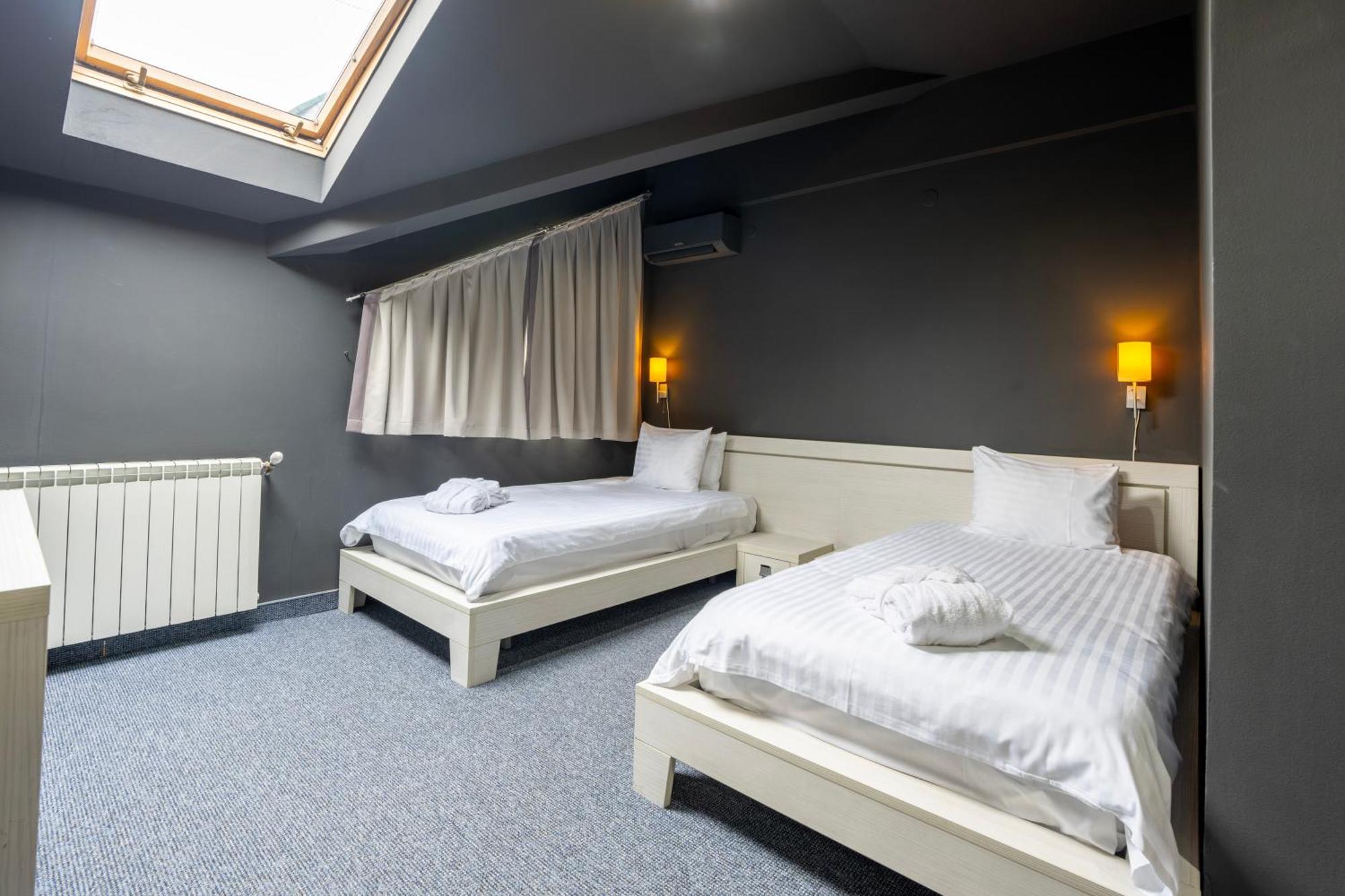 Alex&George Boutique Hotel クルージュ＝ナポカ エクステリア 写真