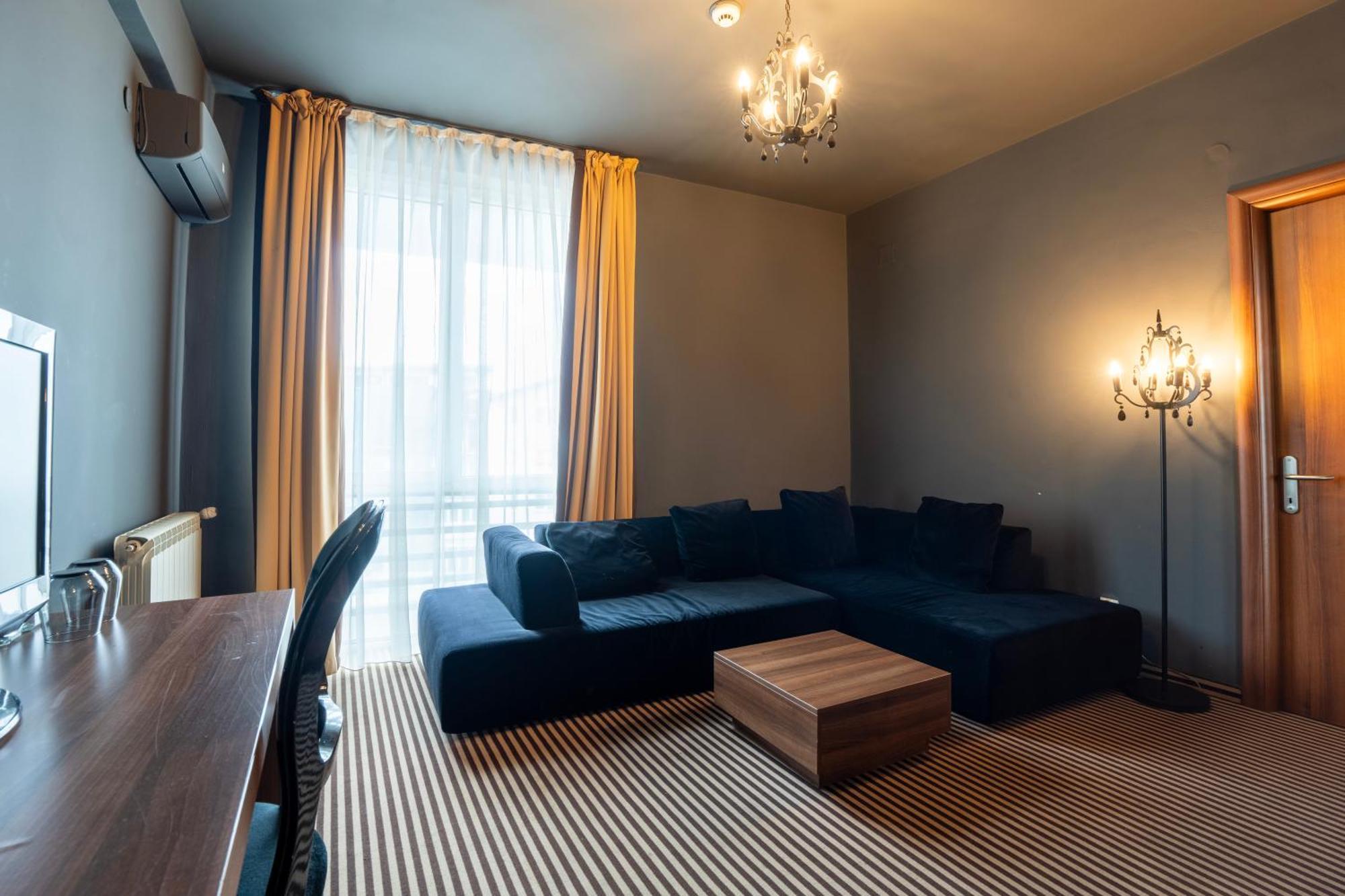 Alex&George Boutique Hotel クルージュ＝ナポカ エクステリア 写真